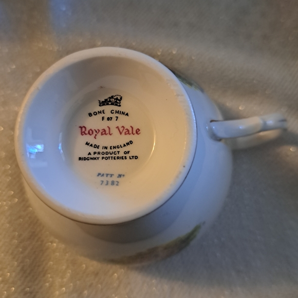 Fine Bone China Royal Vale - Picture 2 of 3